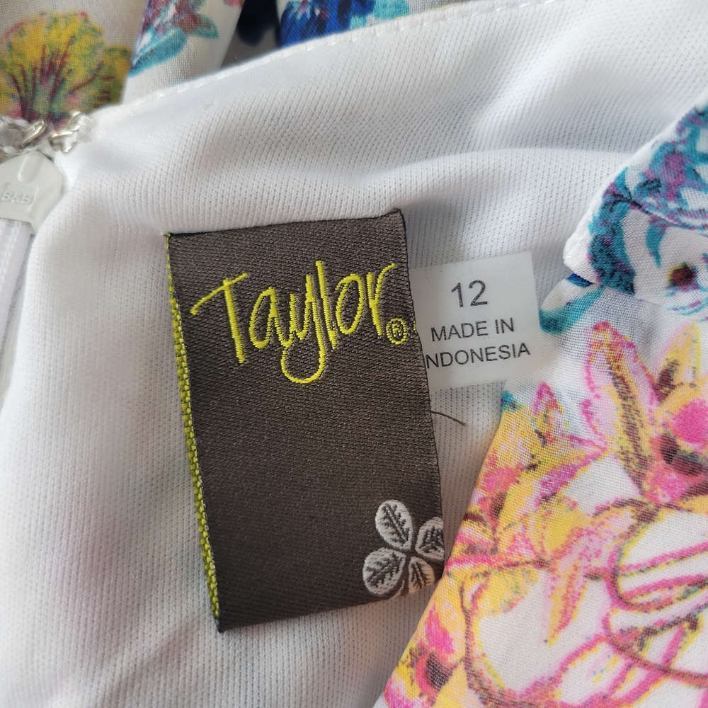 Taylor Floral Dress Fully Lined Size 12 - Picture 9 of 10